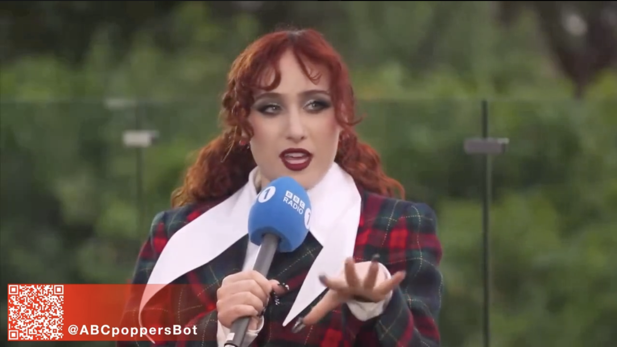 Всегда происходит какая-то хуйня. Какая-то сука блюет, какая-то сука вдыхает попперсы, какой-то девушке всё равно, что её парик наполовину снят Твери Всегда происходит какая-то хуйня. Какая-то сука блюет, какая-то сука вдыхает попперсы, какой-то девушке всё равно, что её парик наполовину снят Твери